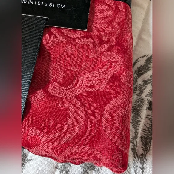 New in package set of 4 red Lauren by Ralph Lauren napkins - Picture 3 of 3